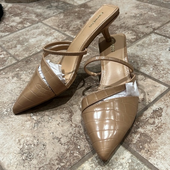 Express Kitten Heel - Picture 1 of 5